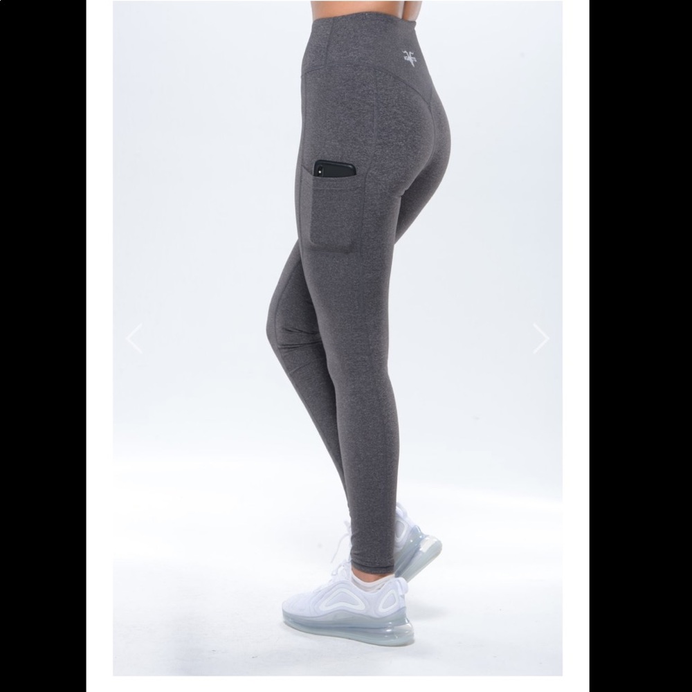 IGNITE ‘Simplicity' Workout Leggings - Picture 1 of 8